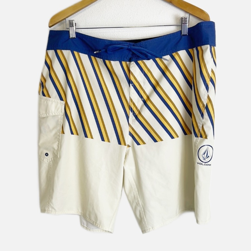 Volcom Manic 2 Trunks White Tiger 40